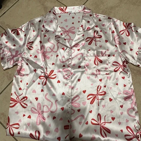 Women’s Pink Satin Pajama Set with Hearts and Bows- shorts set size MD - Picture 2 of 5